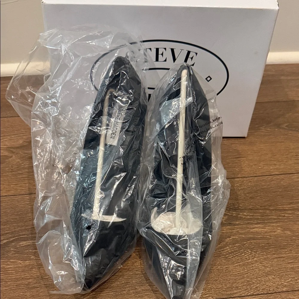 Steve Madden Suede Elegant Black Women's Pumps - Picture 3 of 4
